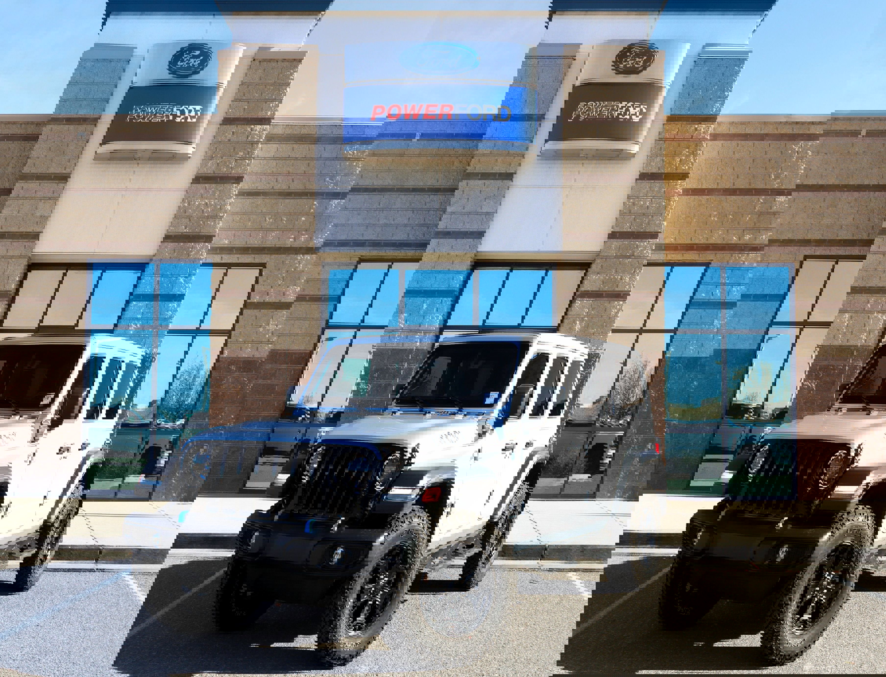 Used 2023 Jeep Wrangler Unlimited w/ Sun & Screen Package image 2