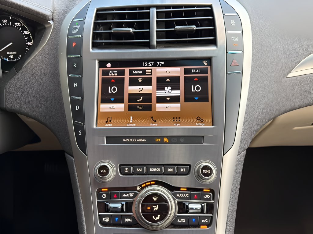 Used 2019 Lincoln MKZ Premiere FWD image 18