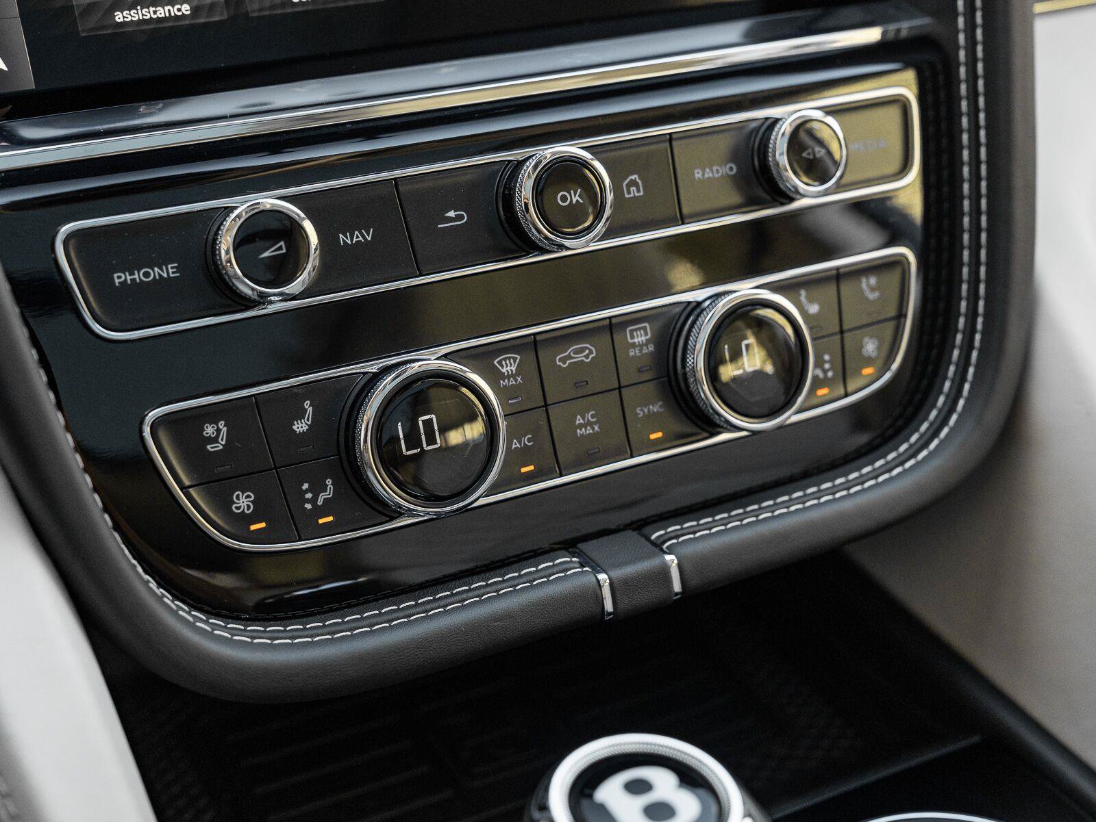Used 2022 Bentley Bentayga AWD/4WD image 48