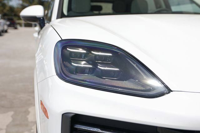 New 2025 Porsche Cayenne Turbo image 13