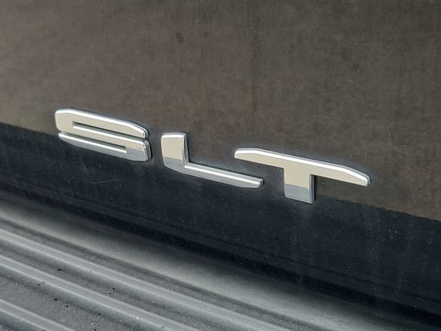 Used 2024 GMC Yukon XL SLT w/ SLT Luxury Package AWD/4WD image 8