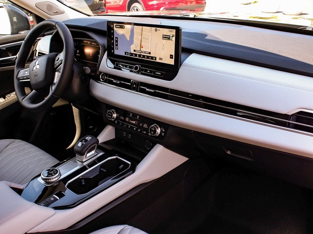 New 2025 Mitsubishi Outlander SEL image 45