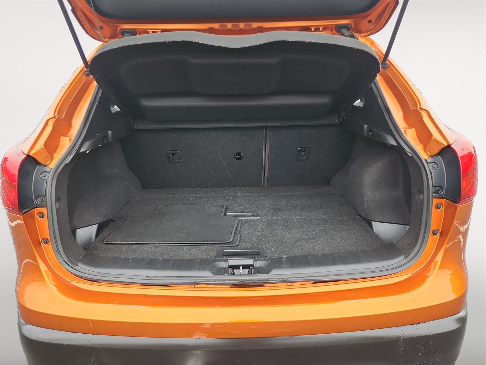Used 2017 Nissan Rogue Sport SV w/ SV All-Weather Package AWD/4WD image 16