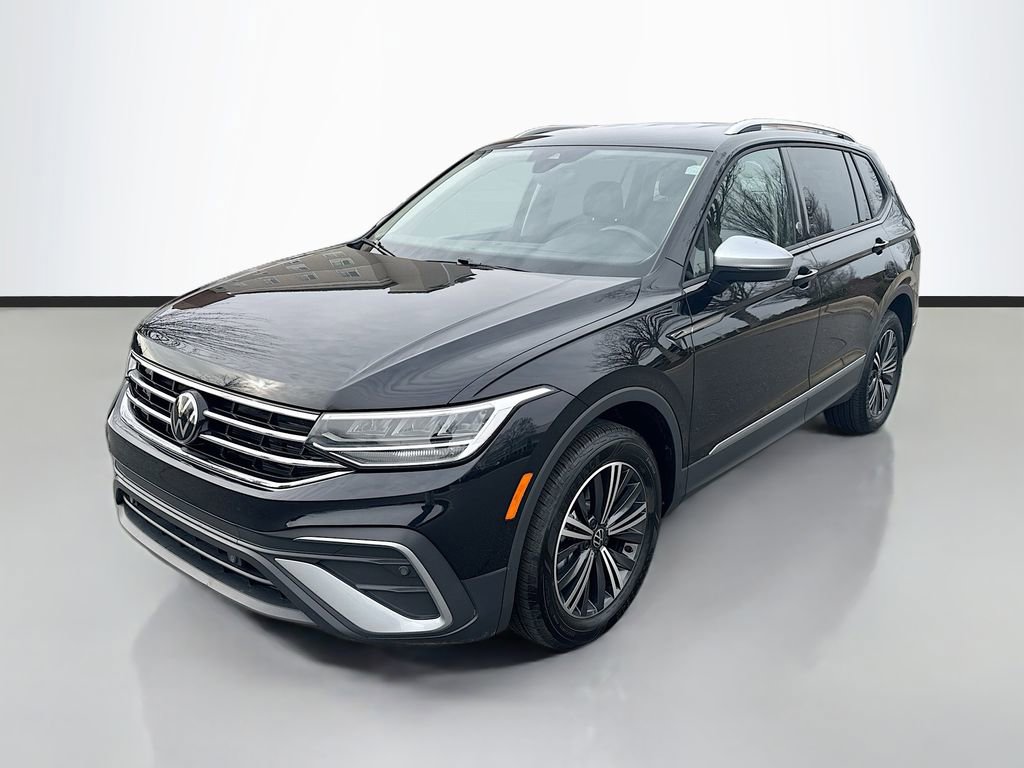 Used 2024 Volkswagen Tiguan SE image 3