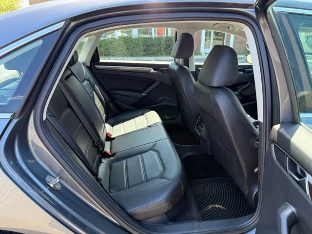 Used 2018 Volkswagen Passat 2.0T SE w/ SE Lighting Package FWD image 31