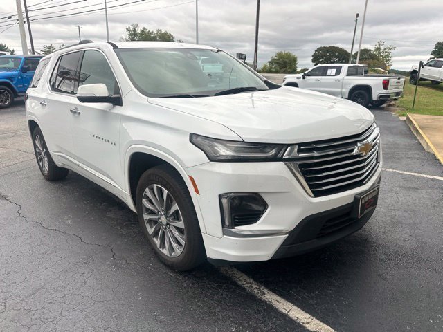 Used 2023 Chevrolet Traverse Premier FWD image 1