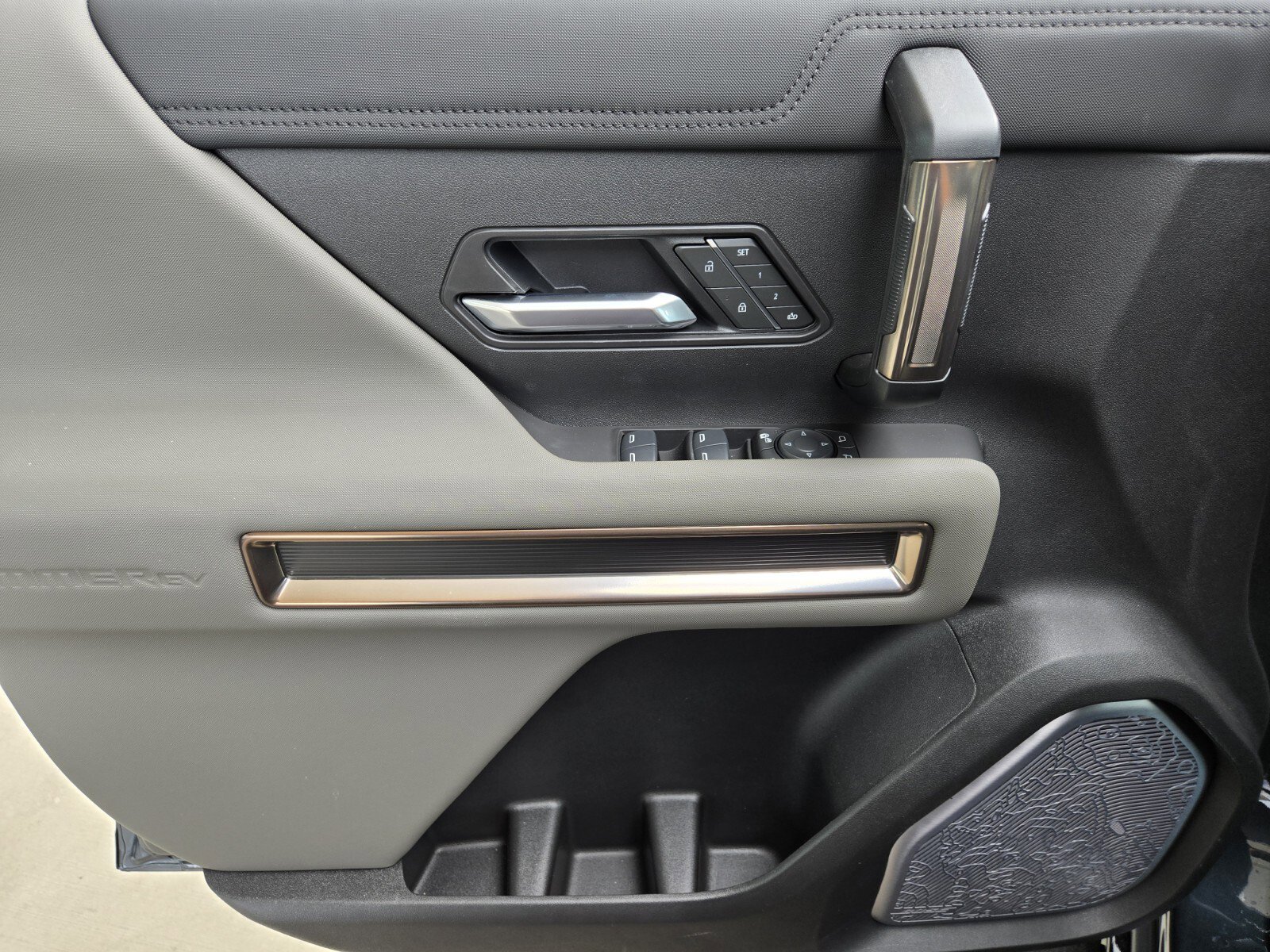 New 2025 GMC Hummer EV 2X w/ LPO, Sport Package image 10