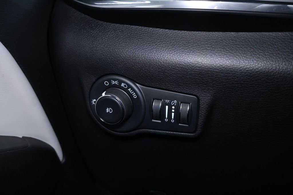 Used 2022 Jeep Compass Limited image 27