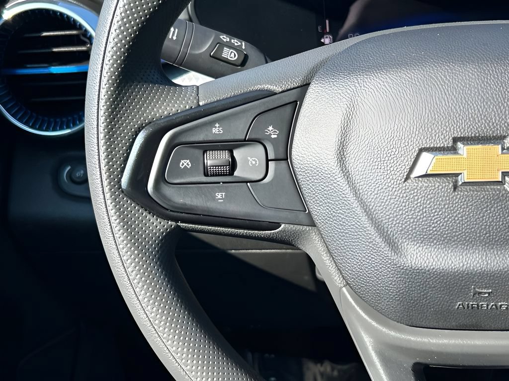 Used 2025 Chevrolet Trax LT FWD image 13