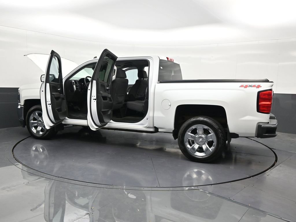Used 2018 Chevrolet Silverado 1500 LT w/ LT Eassist Package AWD/4WD image 36