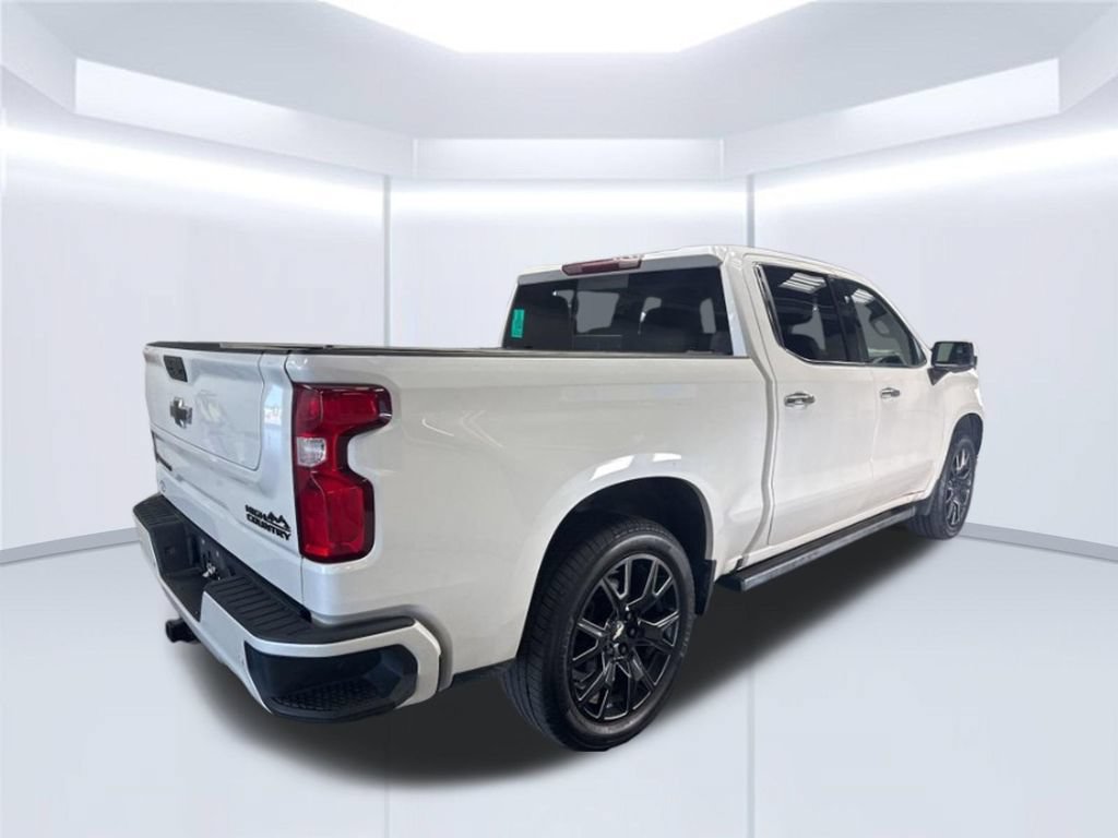 Used 2022 Chevrolet Silverado 1500 High Country w/ Safety Package II AWD/4WD image 2