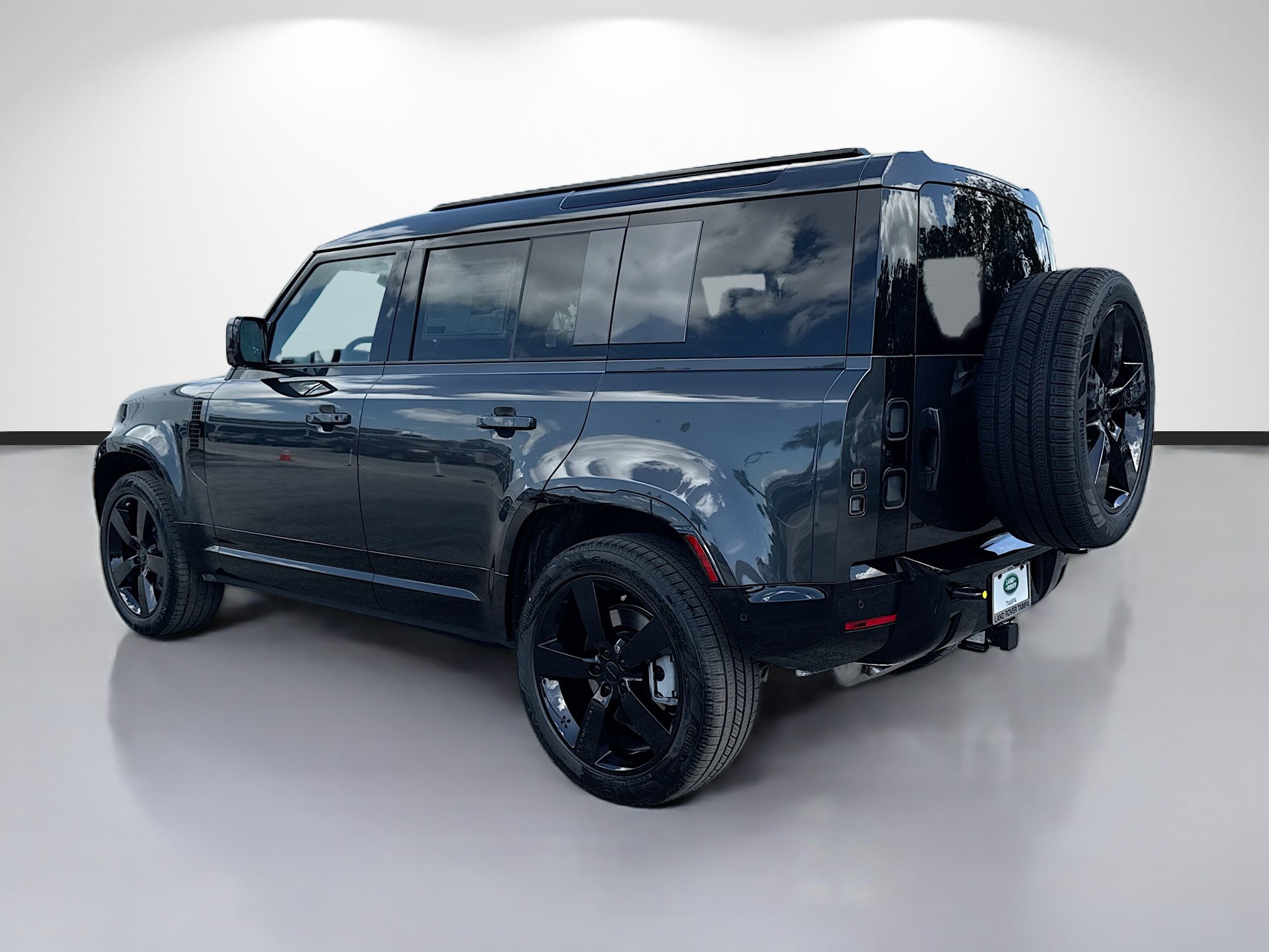 New 2026 Land Rover Defender 110 X-Dynamic SE AWD/4WD image 3