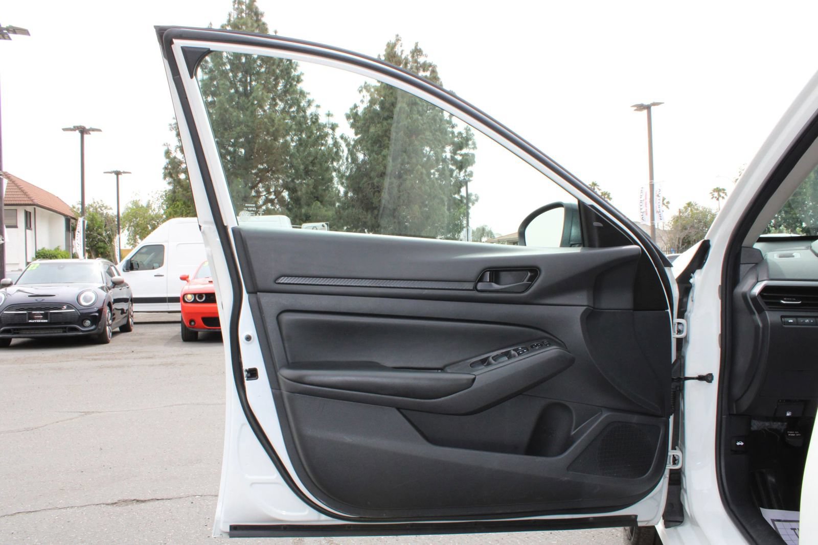 Used 2024 Nissan Altima 2.5 S FWD image 5