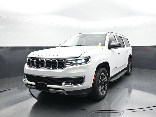 Used 2024 Jeep Wagoneer L Series II RWD image 4