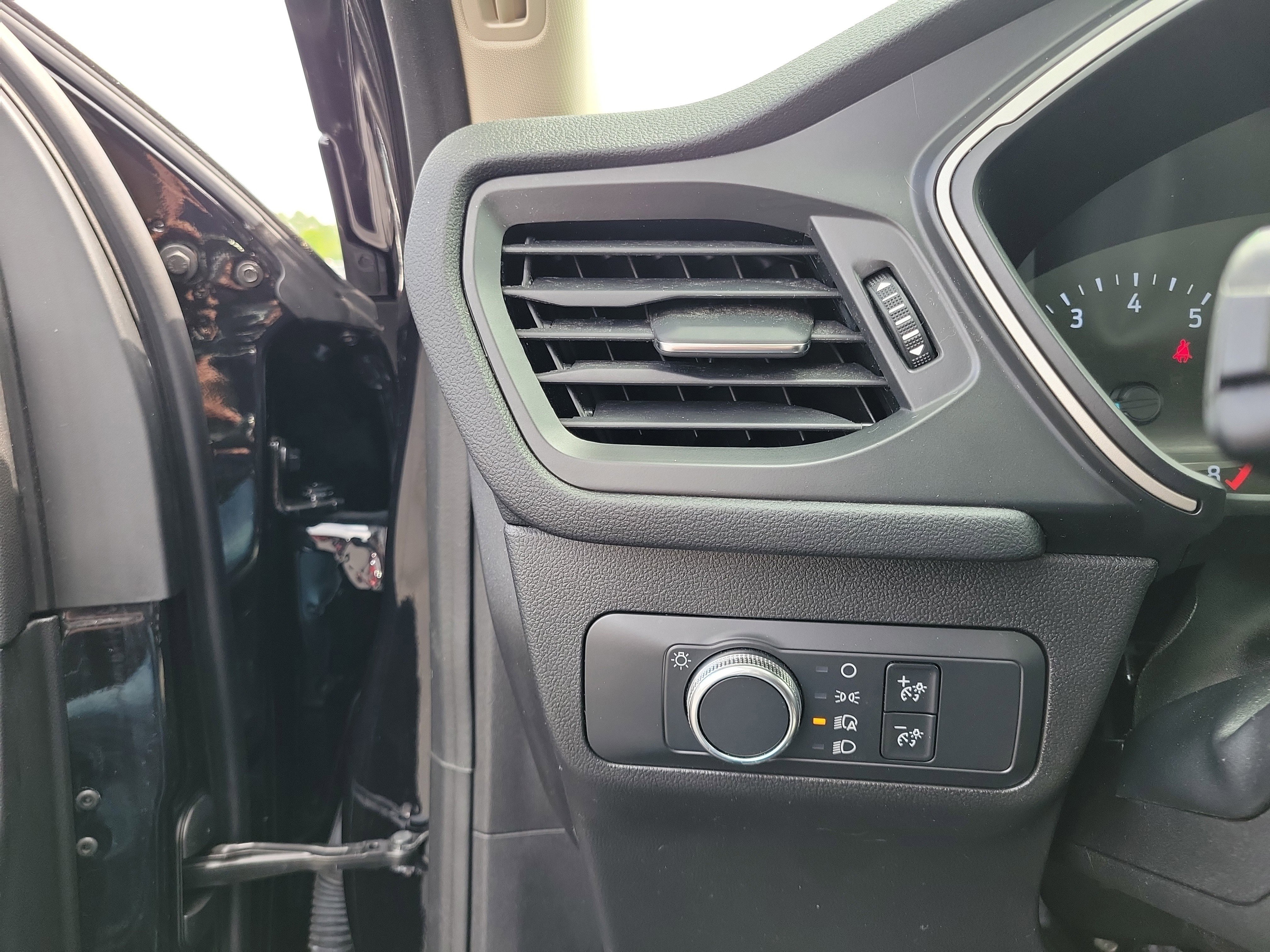 Used 2020 Ford Escape SE FWD image 20