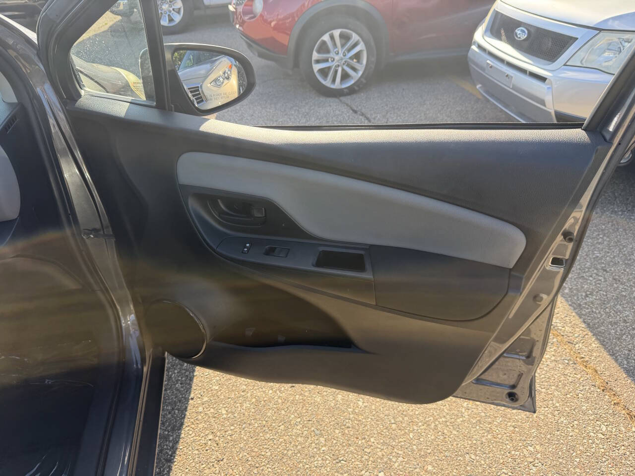 Used 2016 Toyota Yaris L FWD image 14