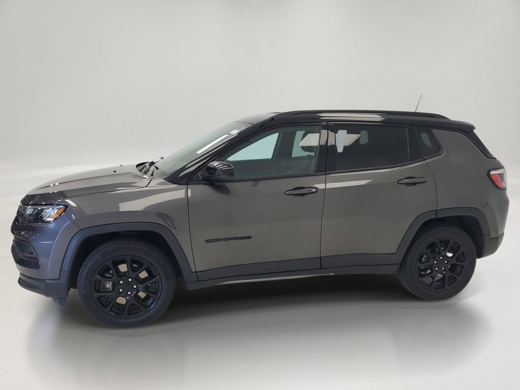 Used 2023 Jeep Compass Latitude w/ Convenience Group AWD/4WD image 4
