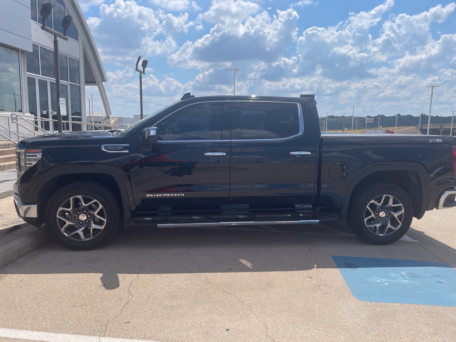 Used 2023 GMC Sierra 1500 SLT w/ SLT Premium Package AWD/4WD image 16