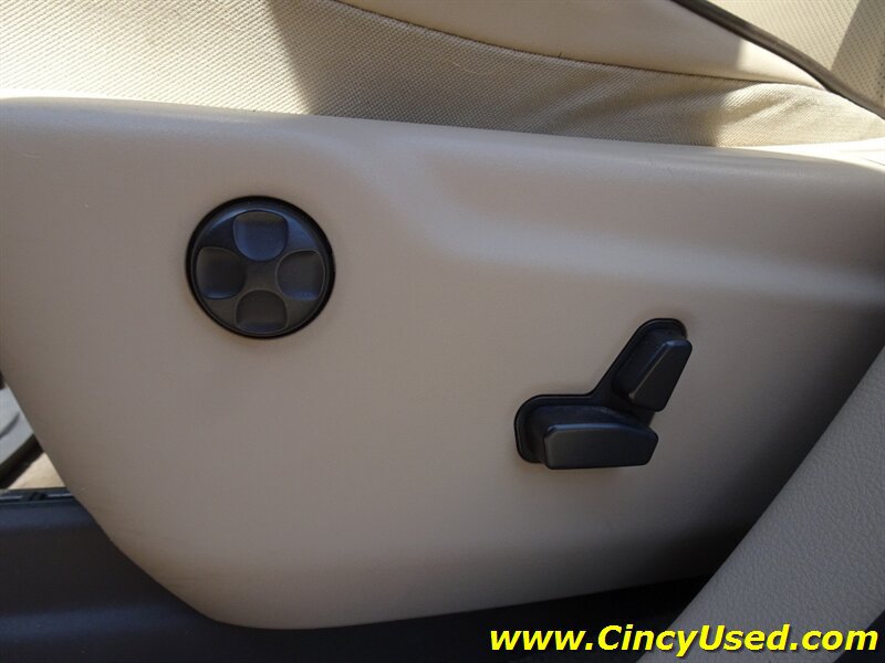 Used 2011 Jeep Grand Cherokee Overland AWD/4WD image 28