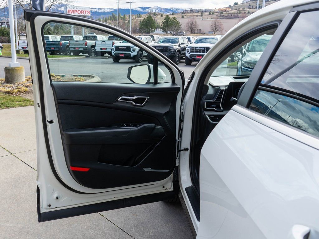 Certified 2025 Kia Sportage LX image 15