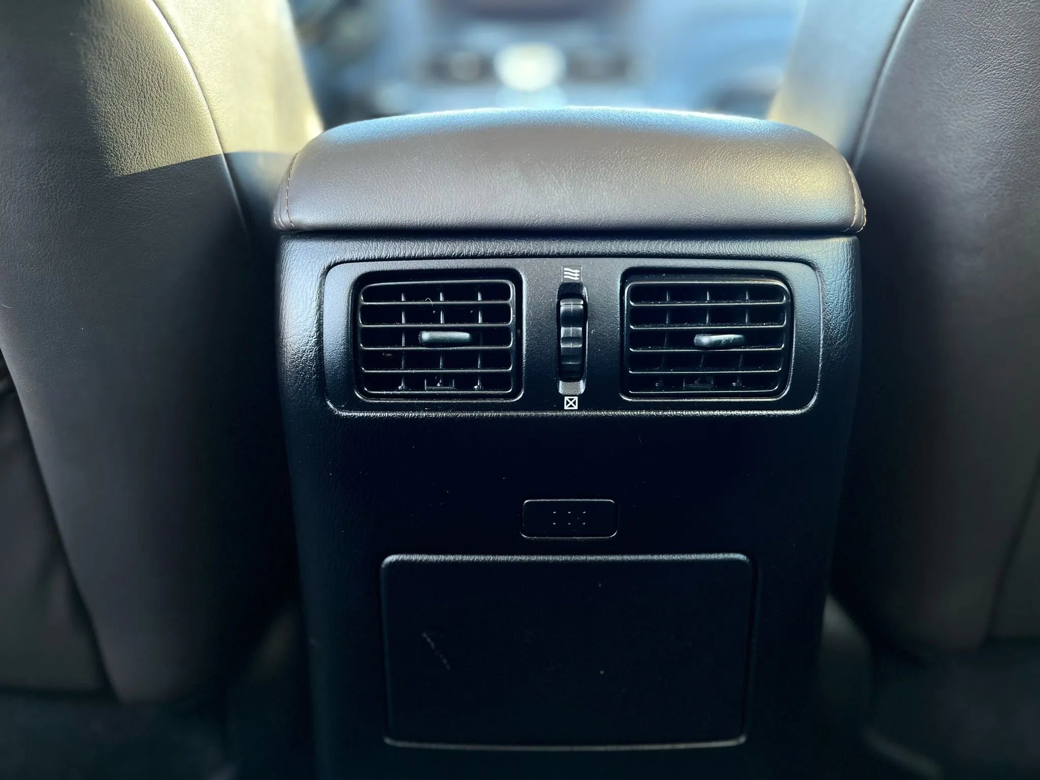 Used 2012 INFINITI M37 x w/ Deluxe Touring Pkg image 15