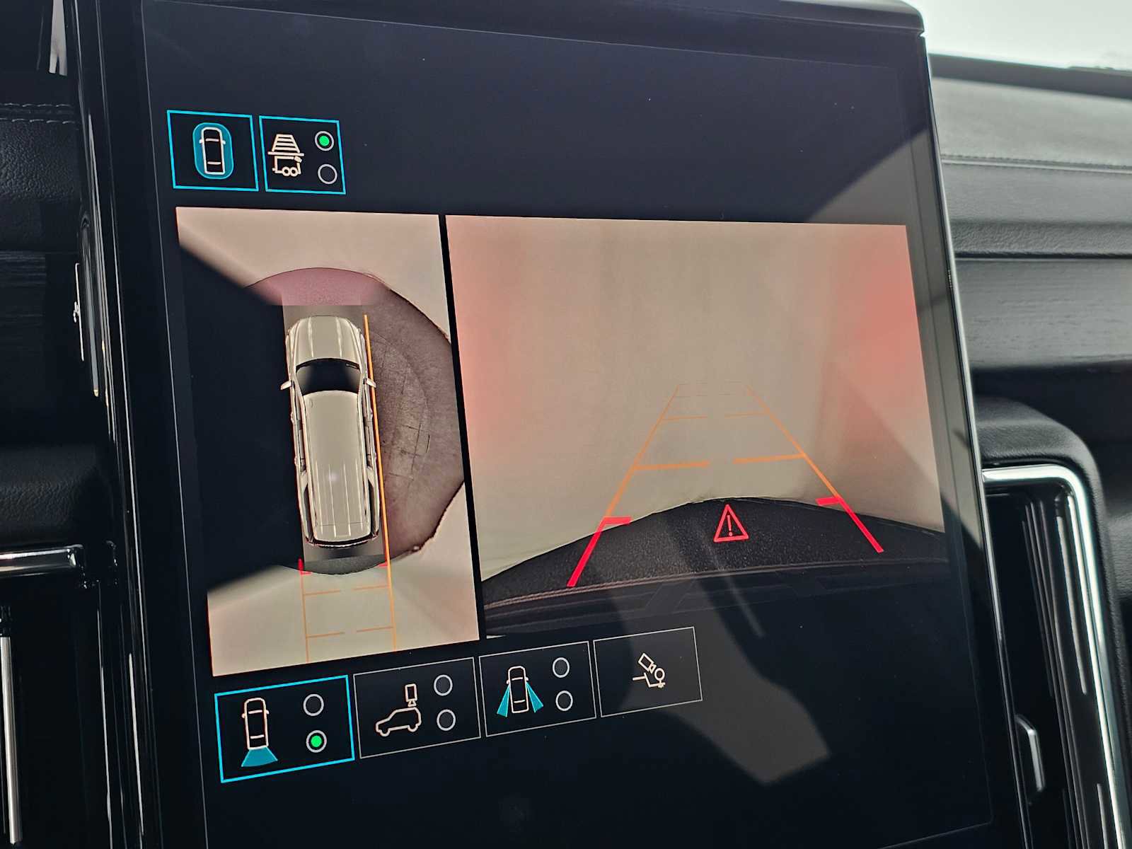 New 2025 GMC Yukon XL Denali w/ Sun & Power Step Package image 28