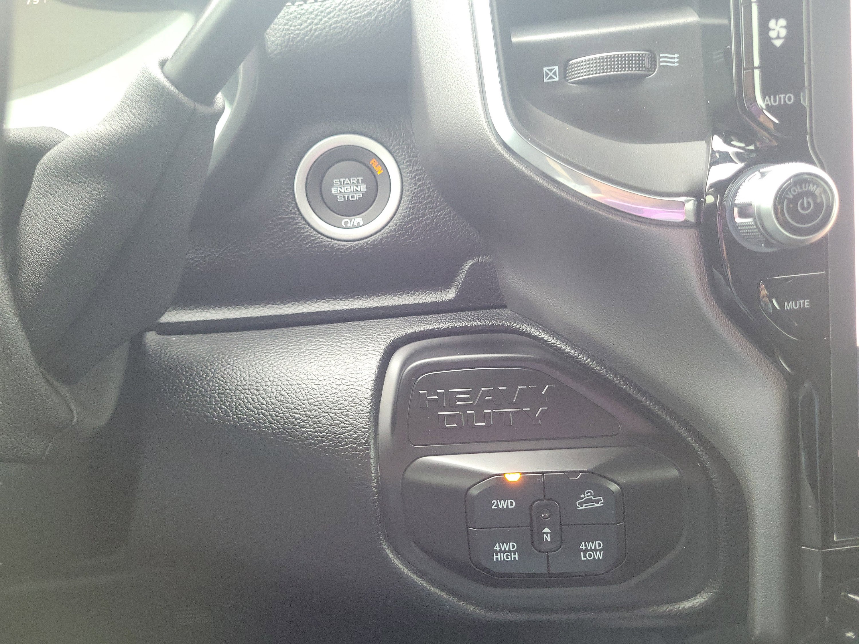 New 2026 RAM 2500 Laramie AWD/4WD image 30