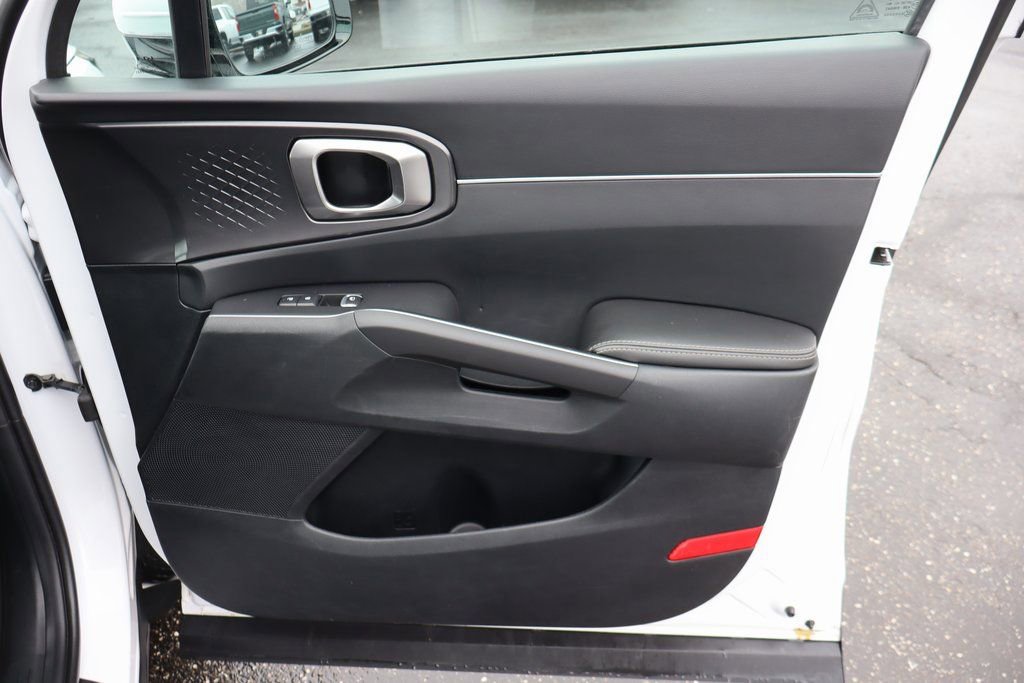 Used 2024 Kia Sorento LX image 27