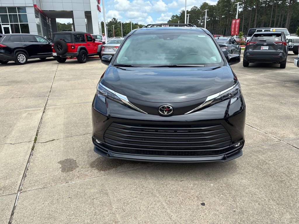 New 2026 Toyota Sienna XLE FWD image 10