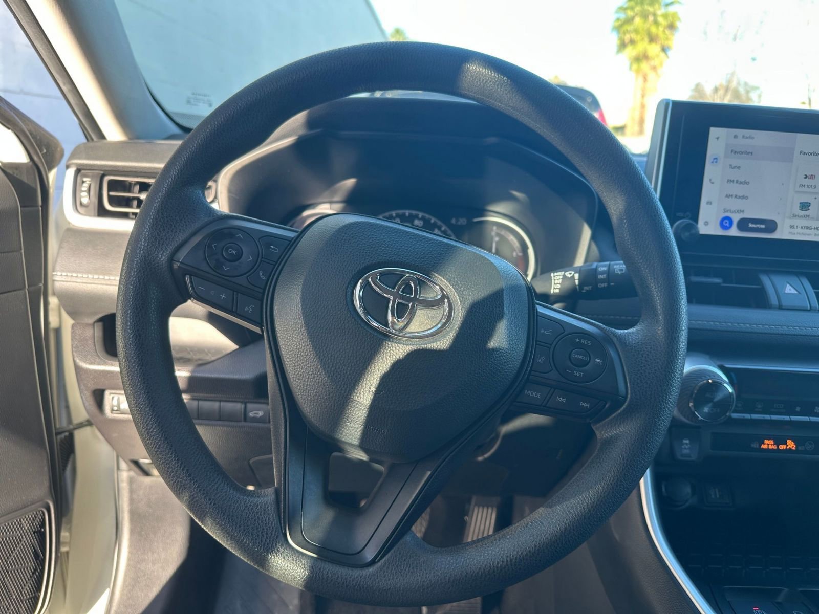 Used 2025 Toyota RAV4 XLE w/ Convenience Package image 29