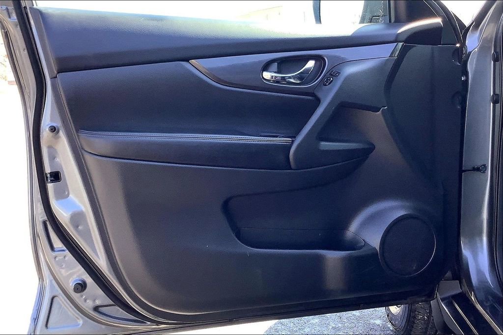 Used 2020 Nissan Rogue SV AWD/4WD image 26