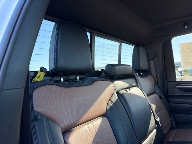 Used 2024 Chevrolet Silverado 2500 High Country w/ High Country Premium Package AWD/4WD image 45