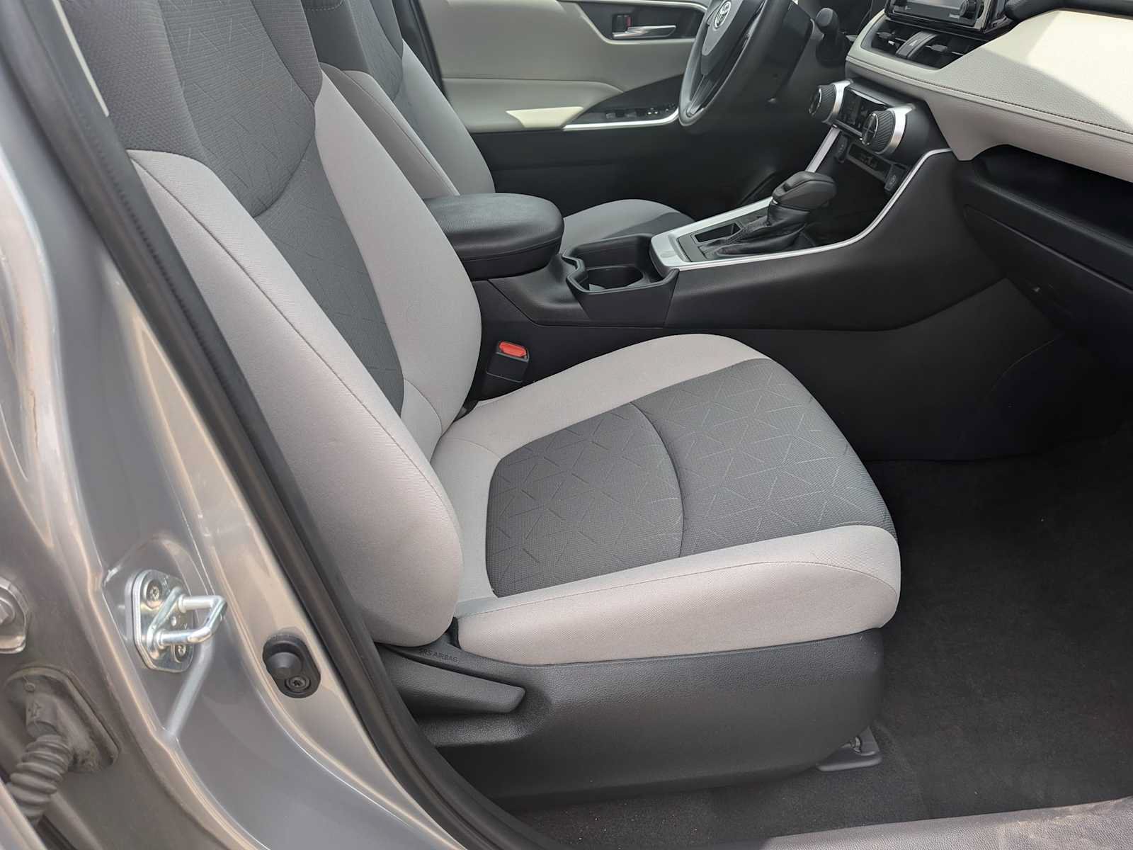 Used 2021 Toyota RAV4 XLE FWD image 20