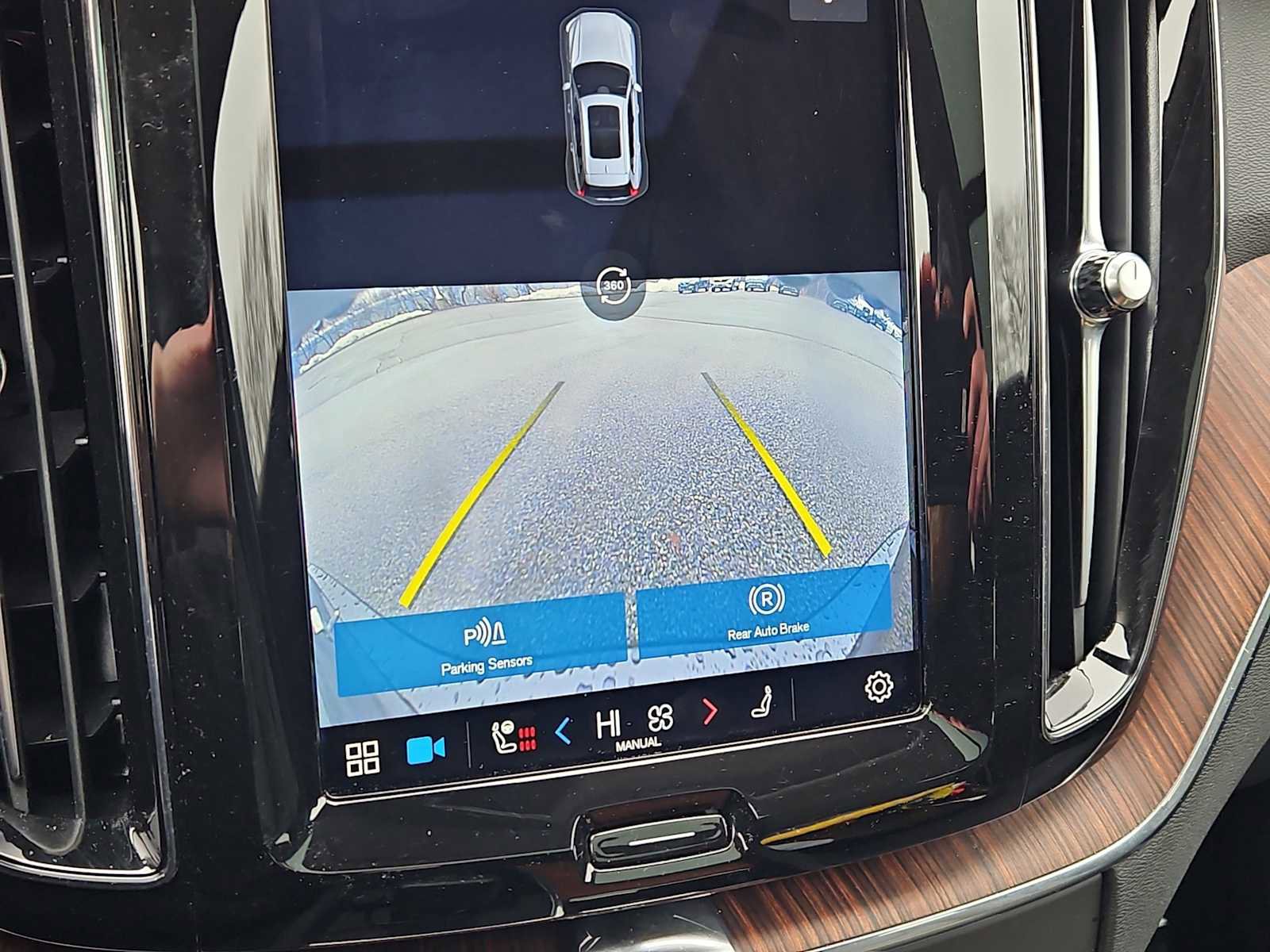 Used 2023 Volvo XC60 B5 Plus w/ Climate Package image 16