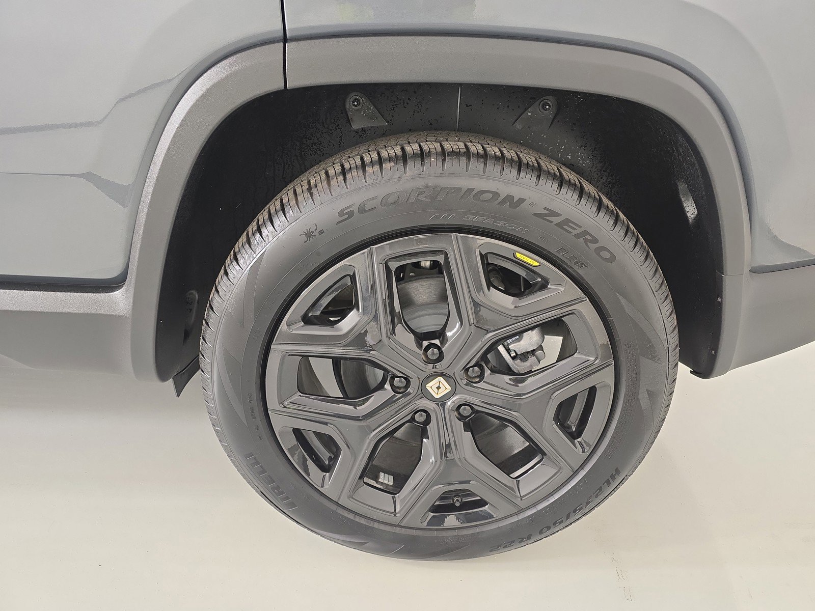 Used 2023 Rivian R1S Adventure image 10