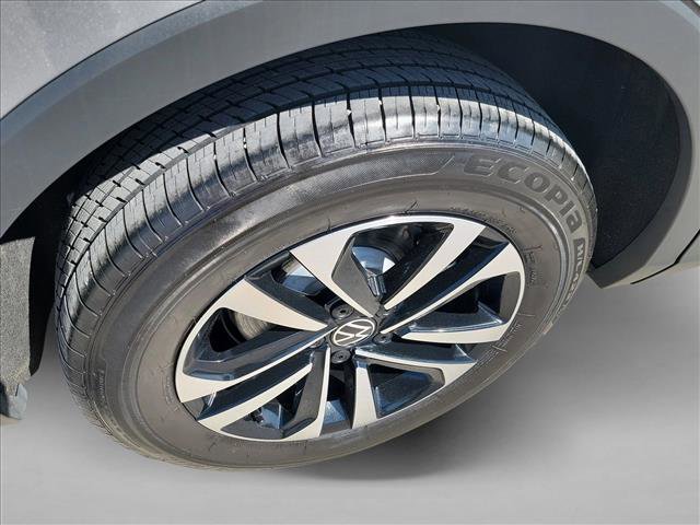 Used 2022 Volkswagen Tiguan S w/ Driver Assistance Package image 11