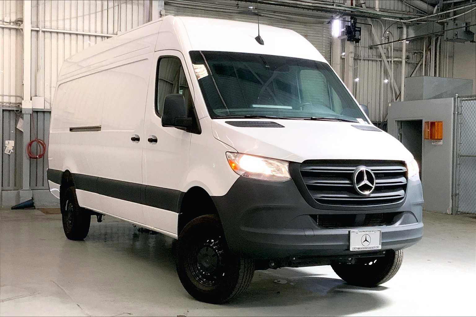 Used 2024 Mercedes-Benz Sprinter 2500 image 2