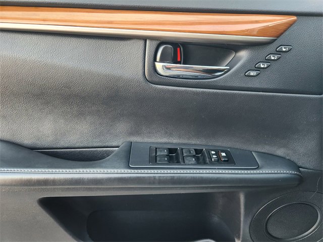 Used 2013 Lexus ES 300h image 29