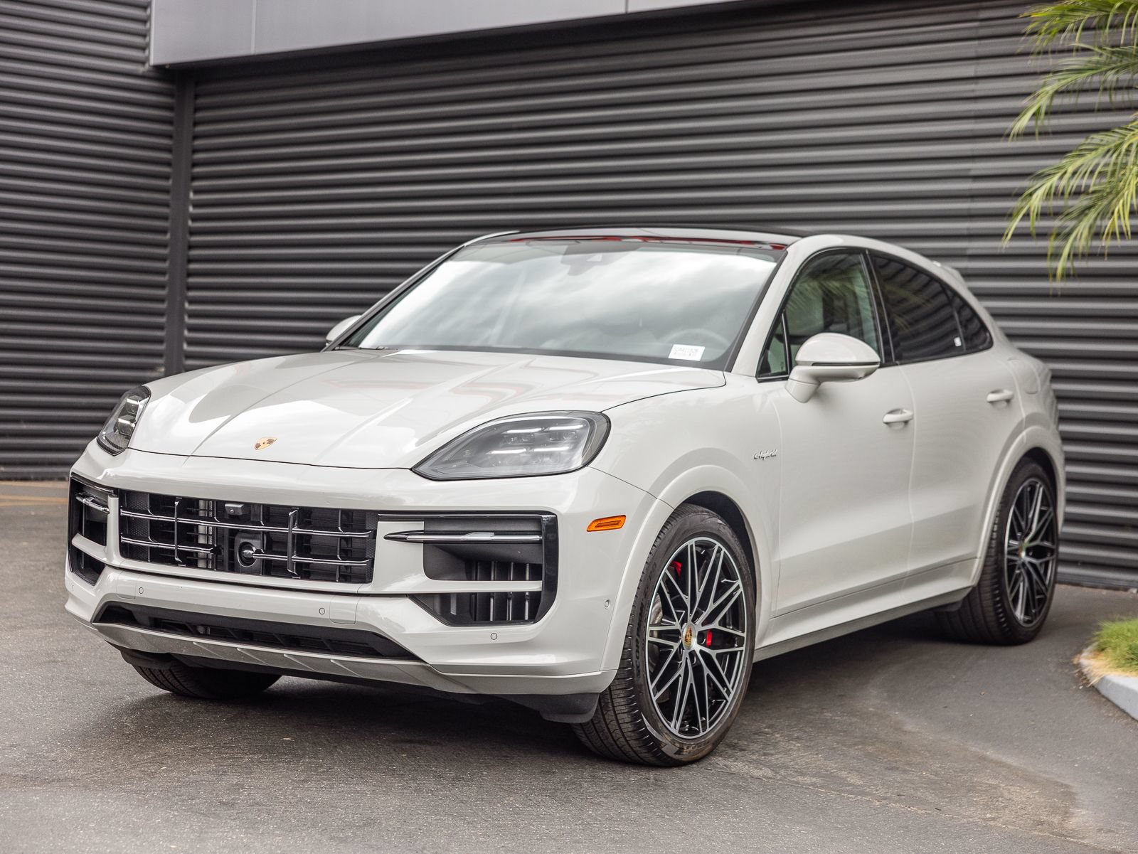 Certified 2025 Porsche Cayenne S AWD/4WD image 1