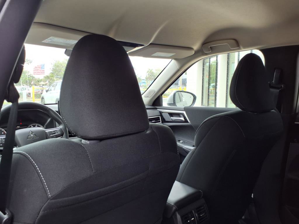 New 2025 Mitsubishi Outlander ES image 12