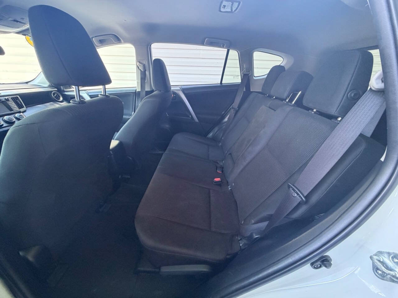 Used 2016 Toyota RAV4 LE FWD image 29