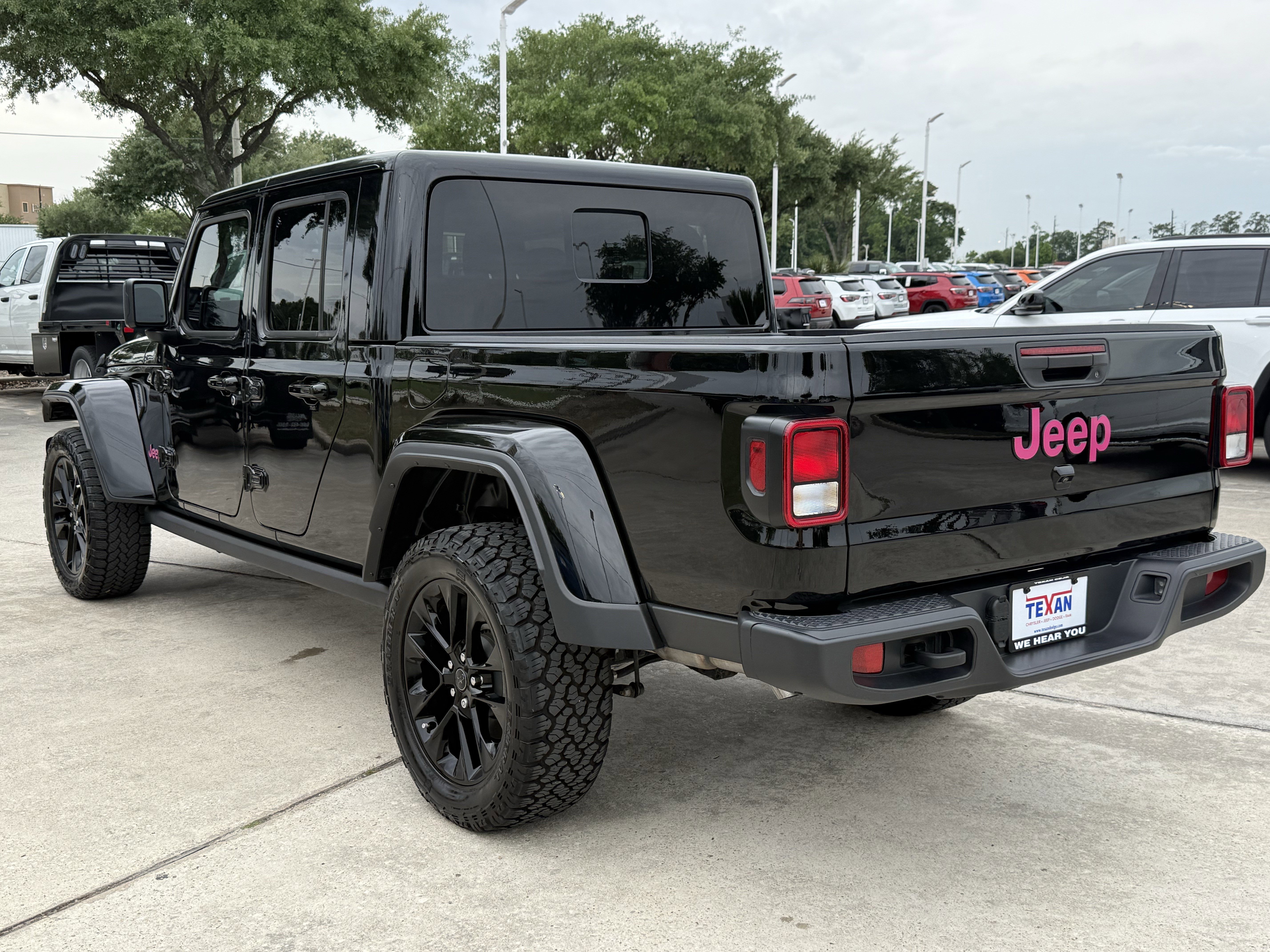 Used 2025 Jeep Gladiator Sport AWD/4WD image 7