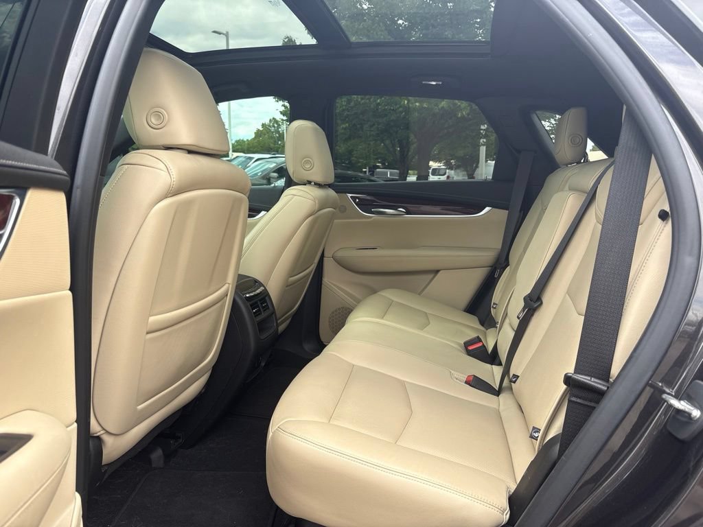 Used 2019 Cadillac XT5 Premium Luxury w/ Driver Assist Package AWD/4WD image 19
