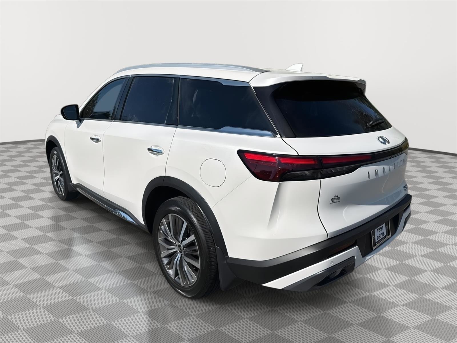 Certified 2025 INFINITI QX60 Sensory image 8