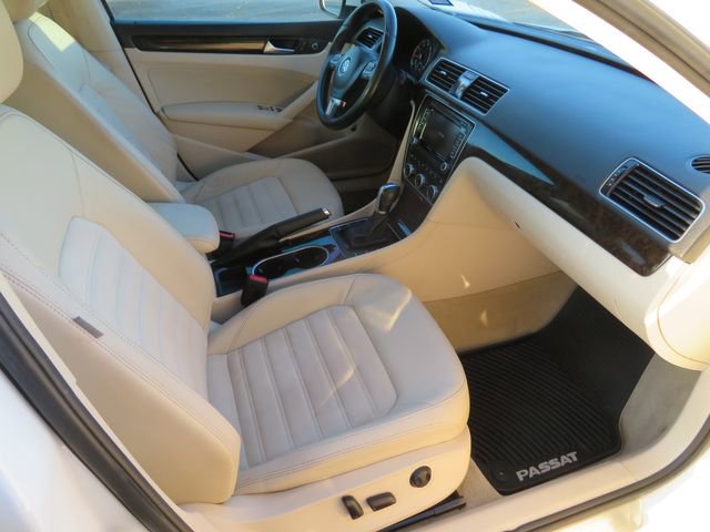 Used 2015 Volkswagen Passat 3.6 SEL Premium FWD image 14