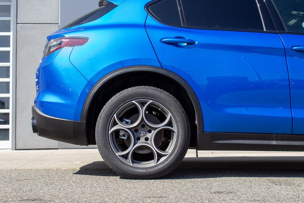 New 2025 Alfa Romeo Stelvio Sprint image 6
