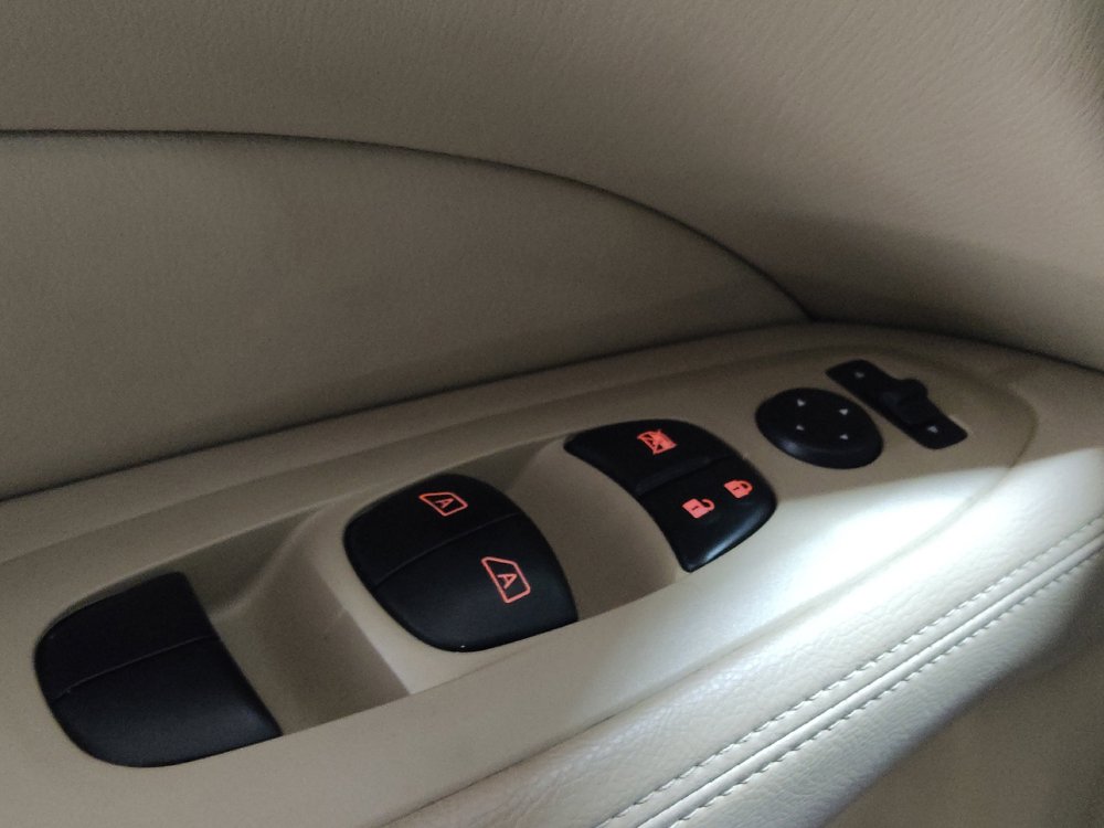 Used 2020 Nissan Pathfinder Platinum w/ Cargo Package FWD image 27