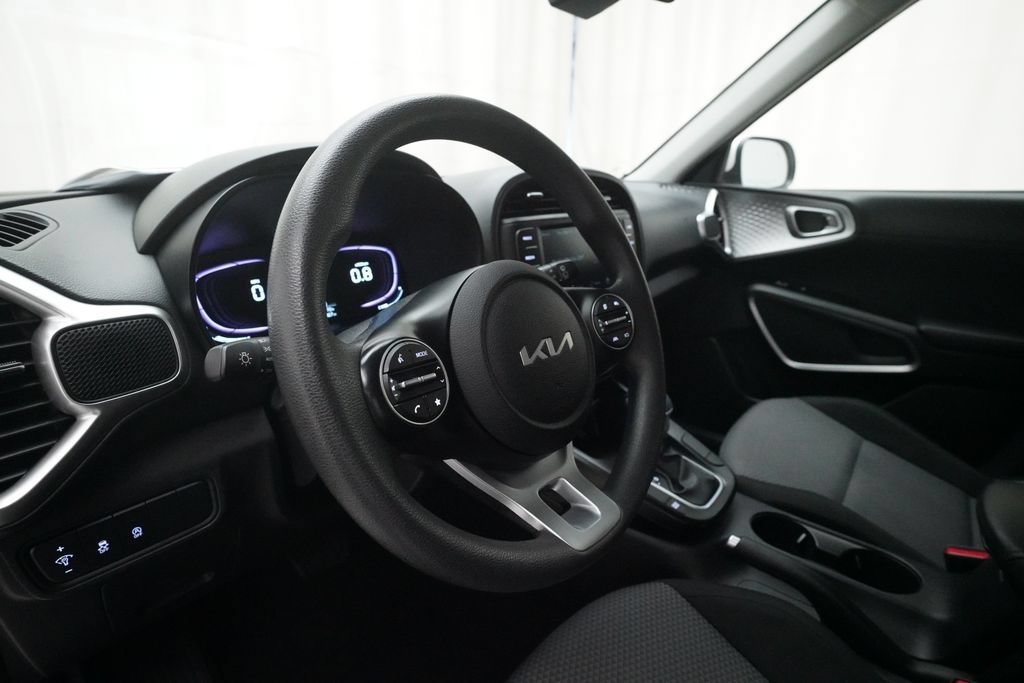 Used 2023 Kia Soul LX w/ LX Technology Package FWD image 8