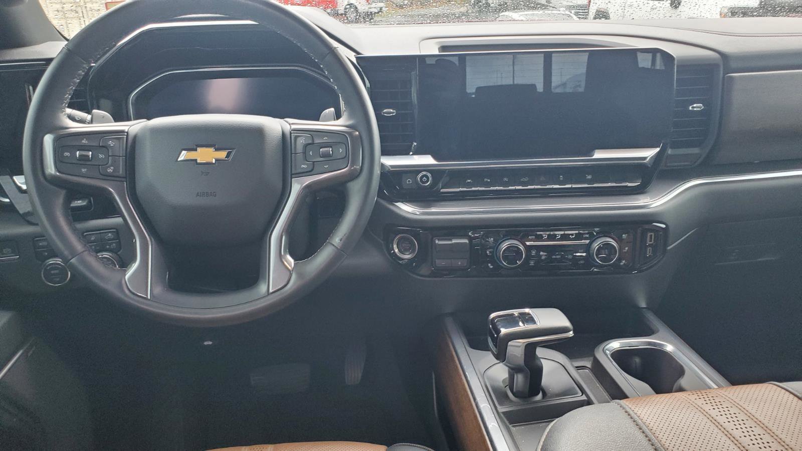 Used 2023 Chevrolet Silverado 1500 High Country w/ Technology Package AWD/4WD image 7