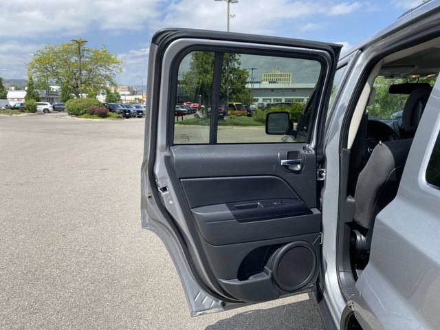 Used 2016 Jeep Patriot Latitude AWD/4WD image 22